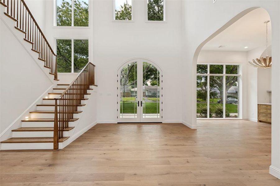 Spacious, unfurnished interior of a new home in , Dallas (Image 16).