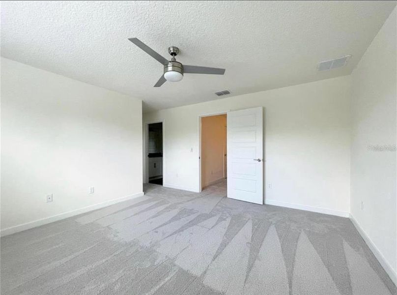 Spacious, unfurnished interior of a new home in , Longwood (Image 15).