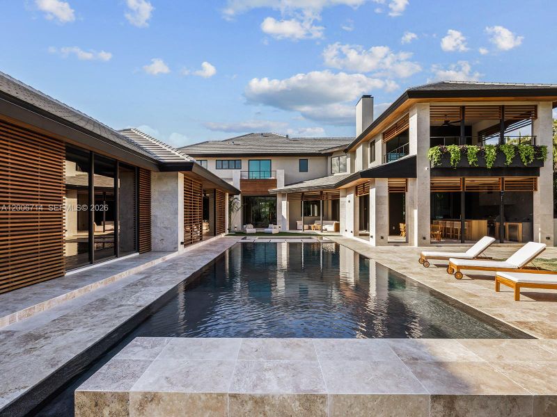 Exterior details and patio area of a home in , Pinecrest (Image 4).