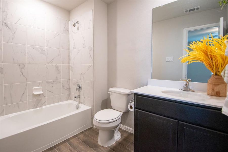 2nd Floor En Suite Bath 2nd Floor En Suite Bath