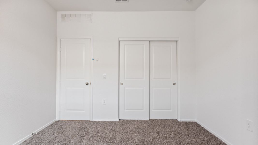 Spacious, unfurnished interior of a new home in Anthem at Merrill Ranch, Florence (Image 17).