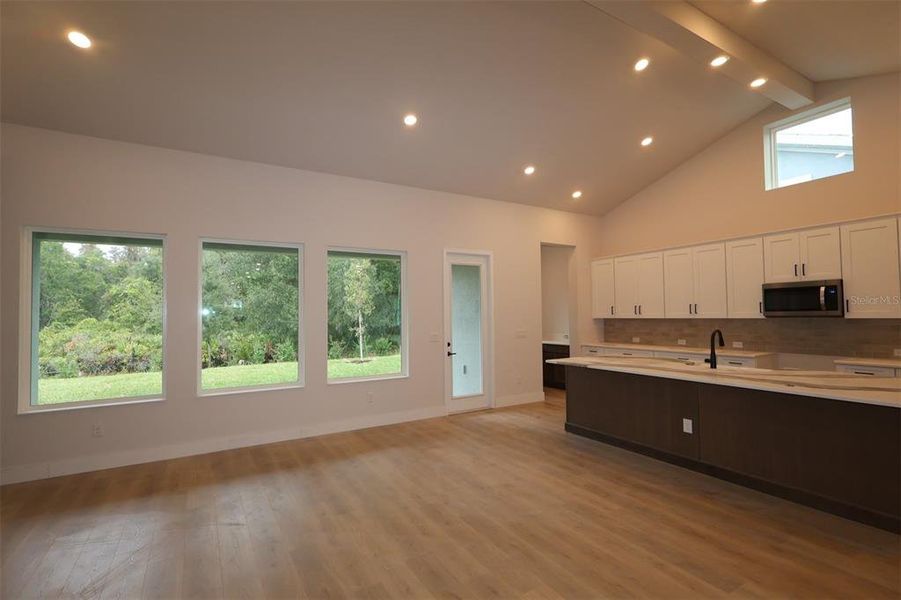 Spacious, unfurnished interior of a new home in Chapel Crossings, Wesley Chapel (Image 4).