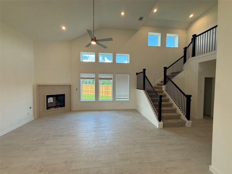 Spacious, unfurnished interior of a new home in Huntington Place, Rosharon (Image 5).