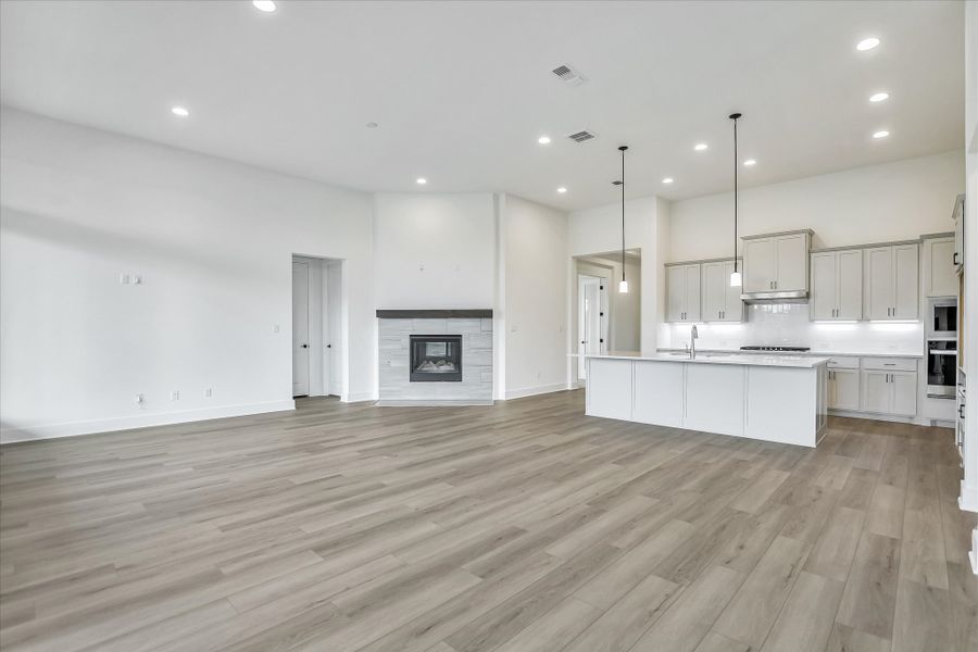Representative unfurnished interior of a home built from the Bandera II by Giddens Homes in Whispering Wind, Bertram (Image 23).