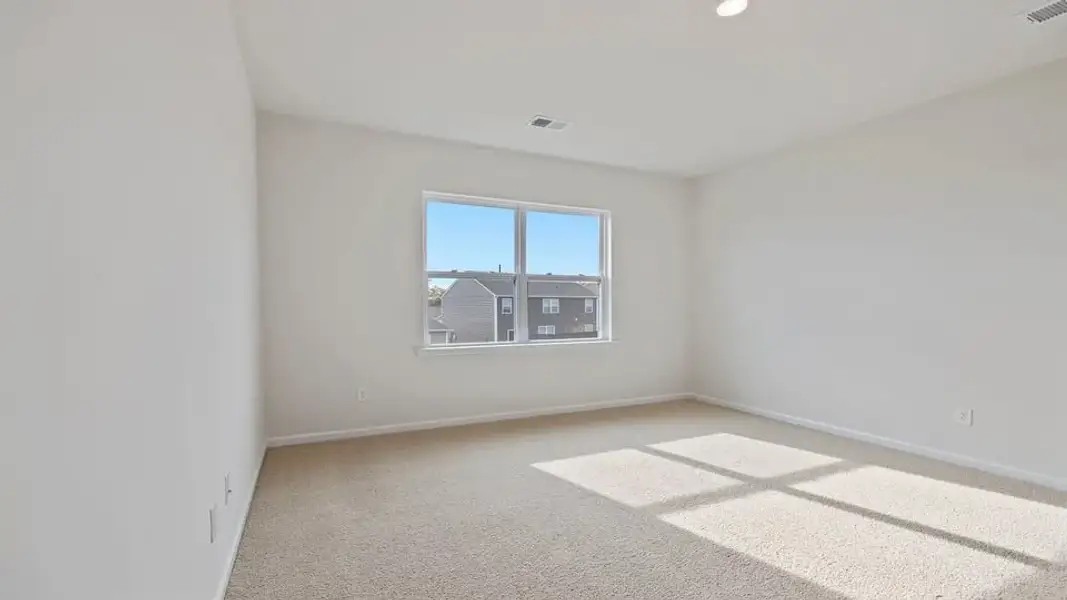 Spacious, unfurnished interior of a new home in Sherwood Gardens, Landrum (Image 29).