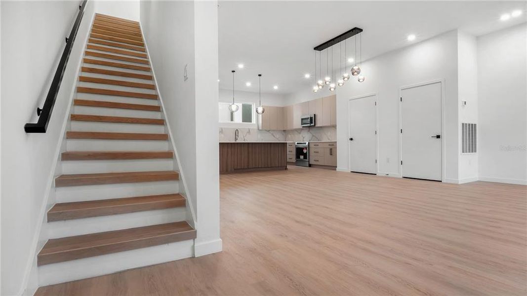 Spacious, unfurnished interior of a new home in , St. Petersburg (Image 40).