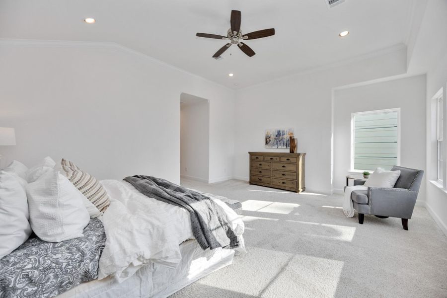 From the texture-rich bedding to the soft morning light, this suite invites you to hit snooze and stay a little longer.