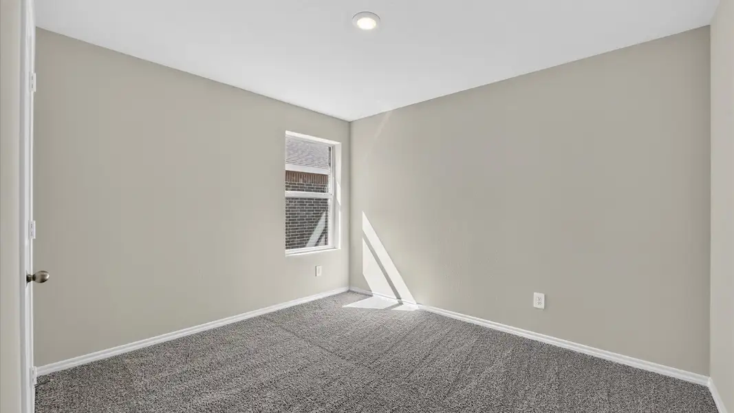 Spacious, unfurnished interior of a new home in The Hills at Reunion, Newark (Image 32).