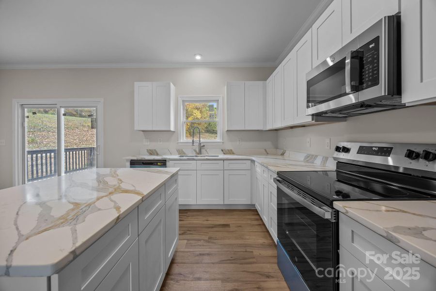 Stainless Appliances remain