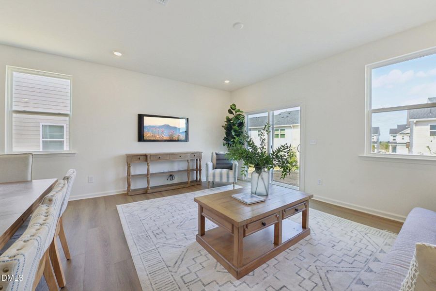 8-web-or-mls-2009 Oakdale Dr-S3103-008