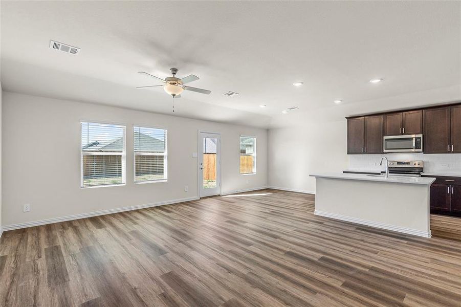 Spacious, unfurnished interior of a new home in Stratton Place, Greenville (Image 16).