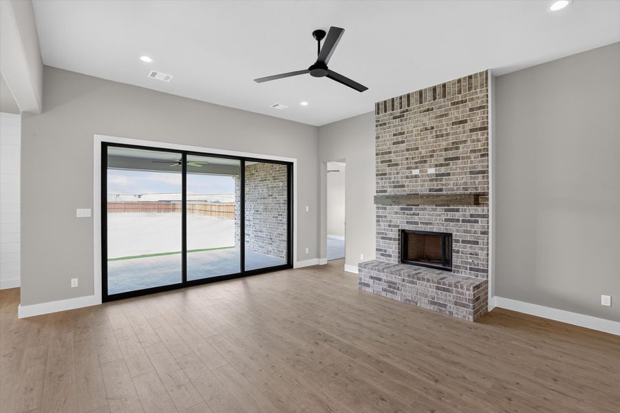 Spacious, unfurnished interior of a new home in Coyote Crossing, Godley (Image 20).