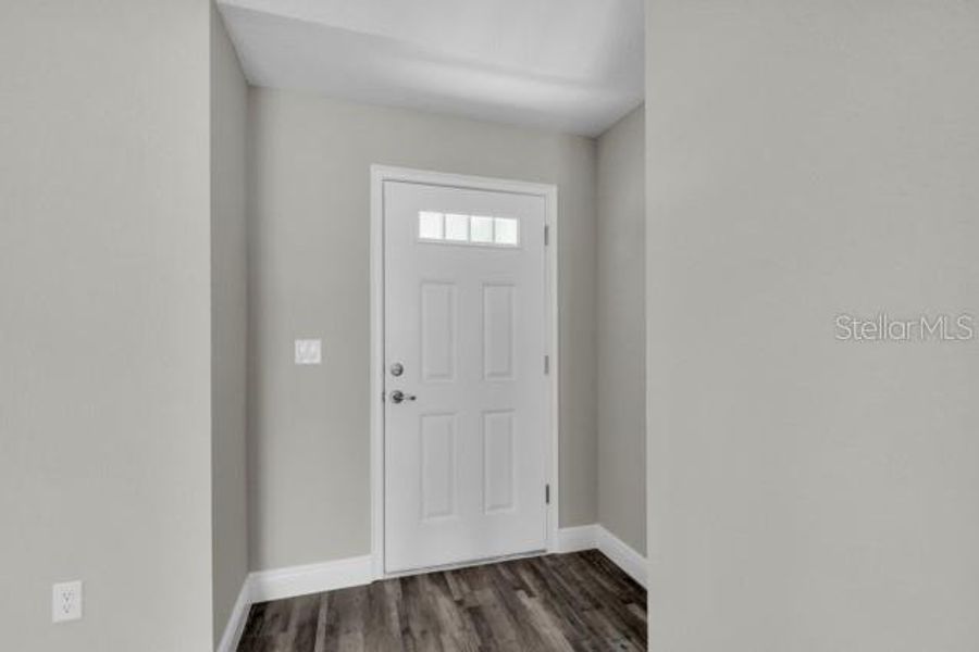 Spacious, unfurnished interior of a new home in , Ocala (Image 12).