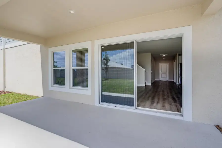 Exterior details and patio area of a home in Pasadena Landing, Wesley Chapel (Image 3).