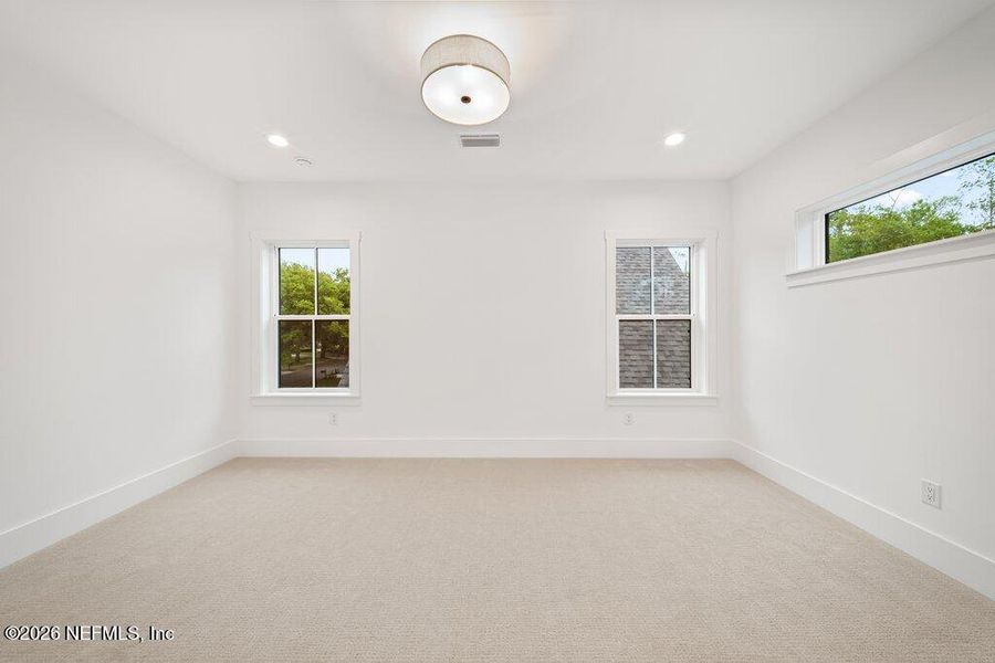 Spacious, unfurnished interior of a new home in , Jacksonville (Image 28).