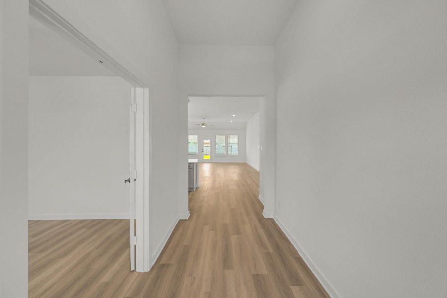 Spacious, unfurnished interior of a new home in Miller's Pond, Rosenberg (Image 26).