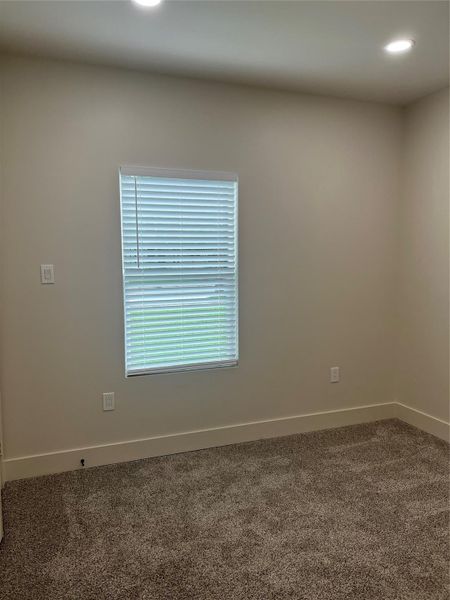 Window covering Bedroom #3 Window covering Bedroom #3