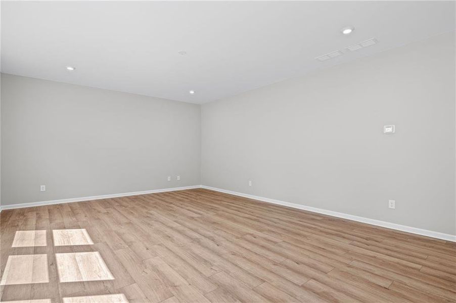 Spacious, unfurnished interior of a new home in Sage Woods, Dallas (Image 15).