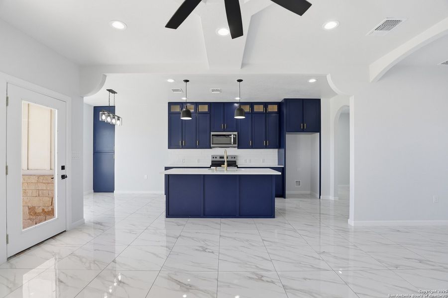 Furnished interior view inside a new home in , Atascosa (Image 14).