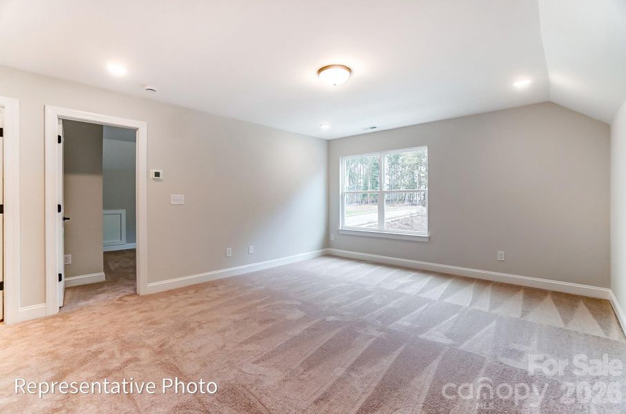 Spacious, unfurnished interior of a new home in Rone Creek, Waxhaw (Image 23).