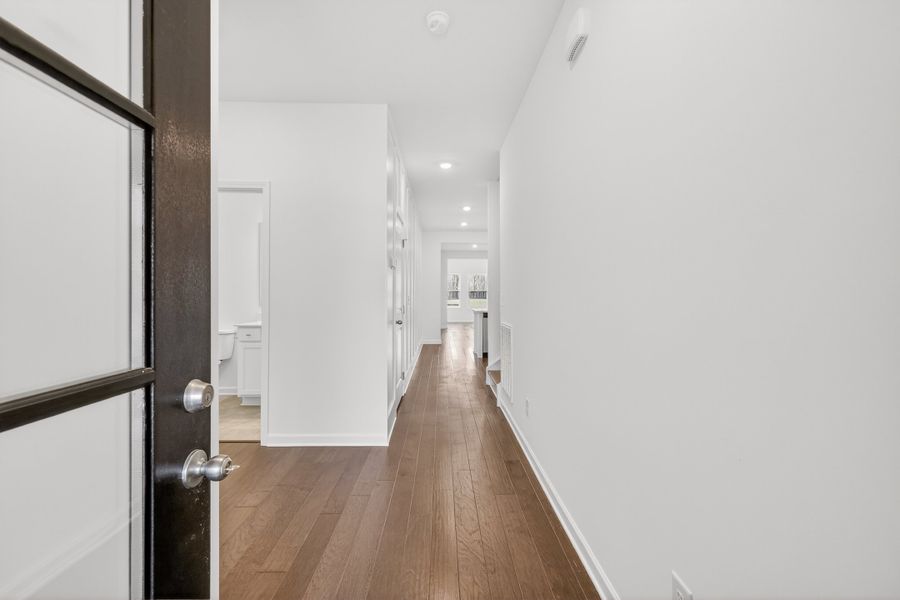 Spacious, unfurnished interior of a new home in Dorris Farm at Willow Springs, White House (Image 16).