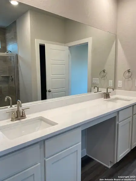 Furnished interior view inside a new home in Highland Ridge, New Braunfels (Image 8). Furnished interior view inside a new home in Highland Ridge, New Braunfels (Image 8).