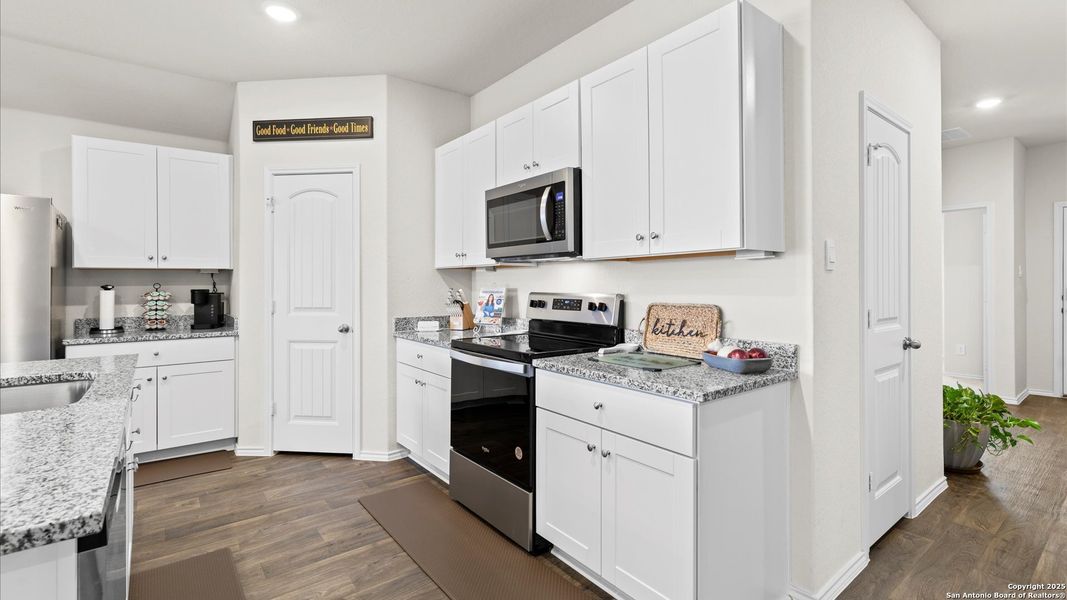 Furnished interior view inside a new home in Arroyo Ranch, Seguin (Image 11).