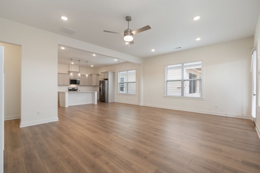 Spacious, unfurnished interior of a new home in Myers Park, Arlington (Image 13).