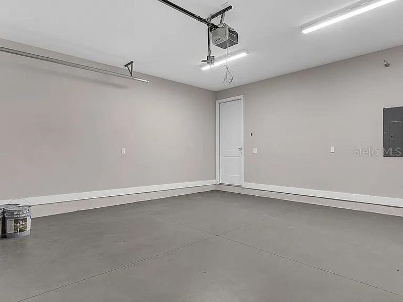 Spacious, unfurnished interior of a new home in , St. Petersburg (Image 9).