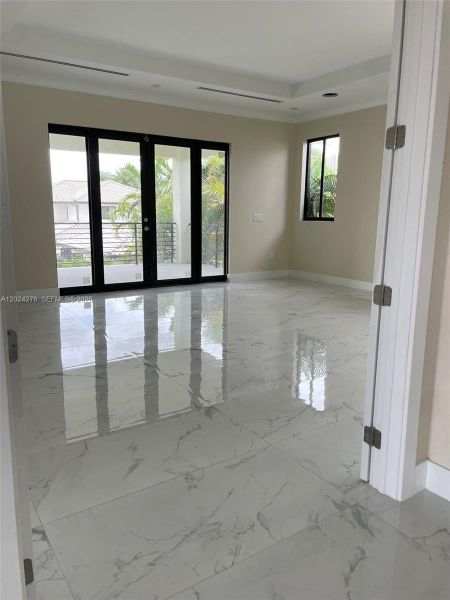 Spacious, unfurnished interior of a new home in , Miami (Image 24).