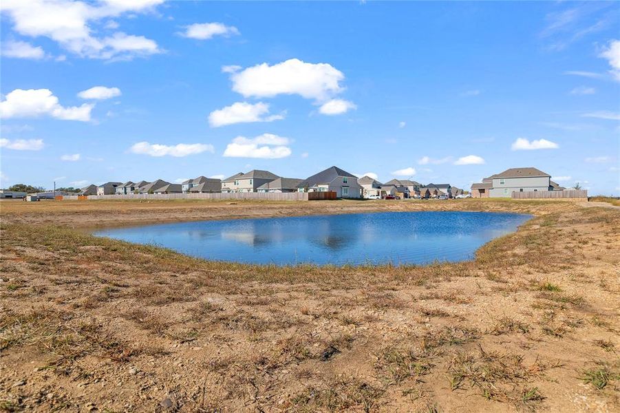 Community amenities in , Everman (Image 23).