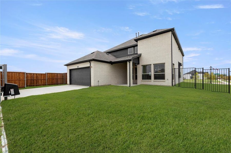 Exterior details and patio area of a home in Villages of Creekwood, Frisco (Image 2).