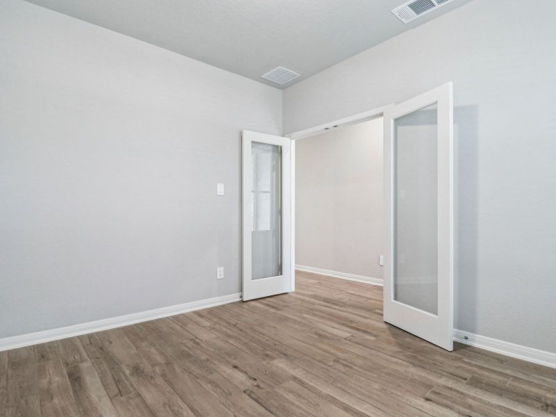 Spacious, unfurnished interior of a new home in Legendary Trails - Premier Series, Cibolo (Image 28).