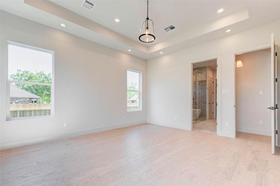 Spacious, unfurnished interior of a new home in , Fulshear (Image 33).