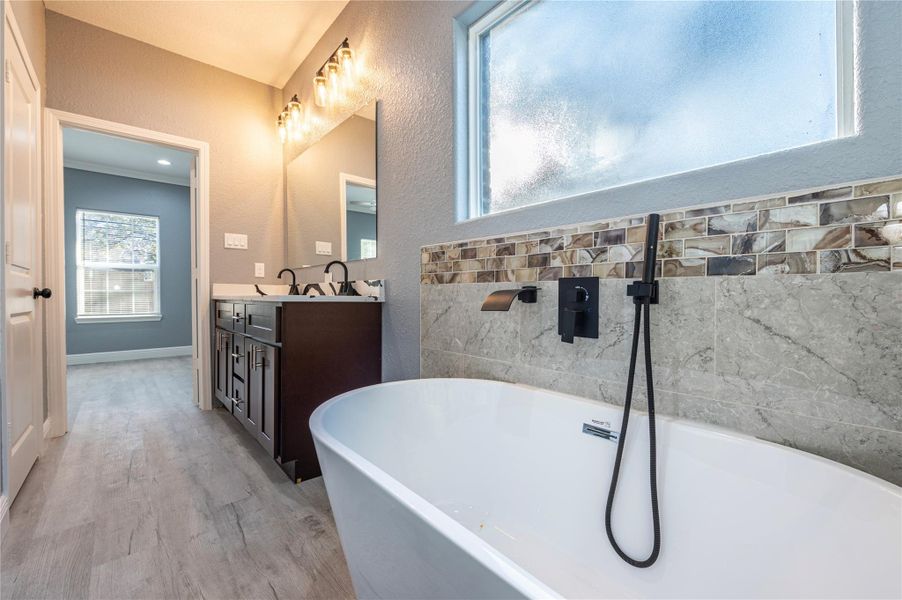 Furnished interior view inside a new home in , Texas City (Image 7).