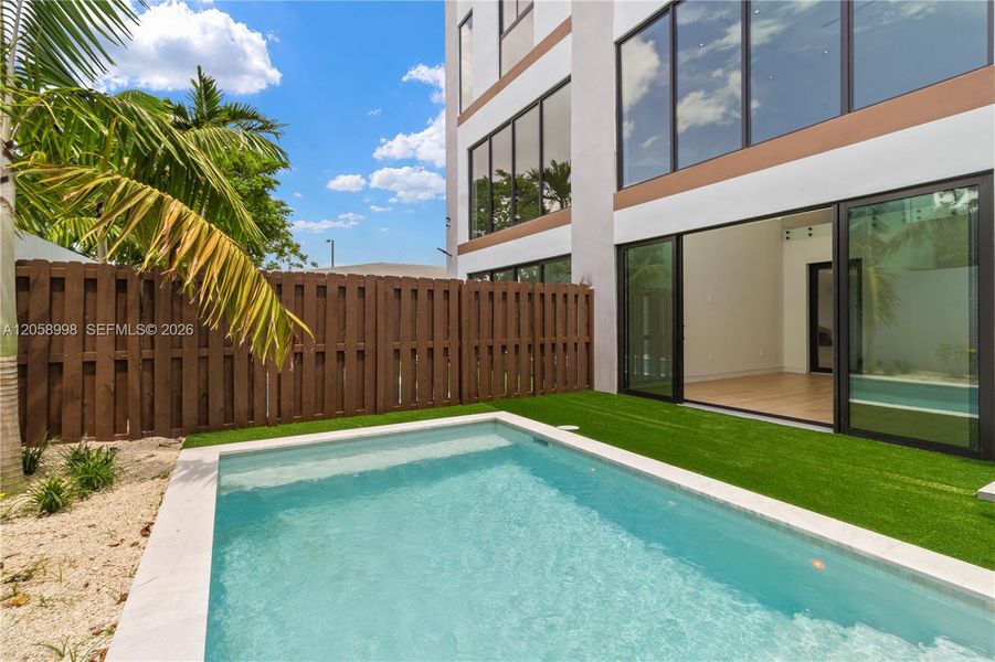 Exterior details and patio area of a home in , Miami (Image 11).