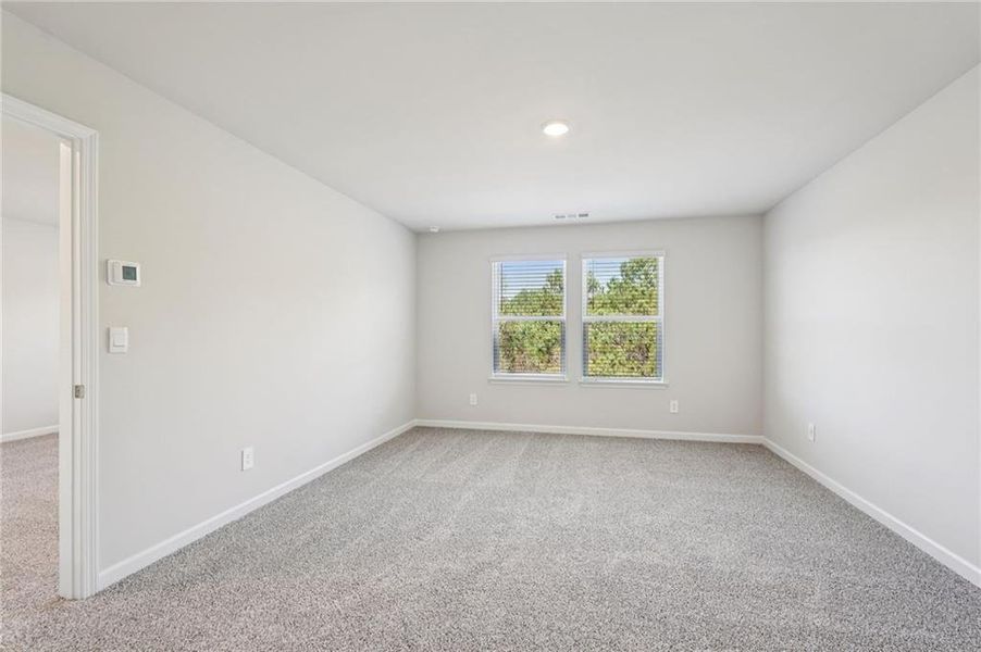 Spacious, unfurnished interior of a new home in Ivey Township, Dallas (Image 40).