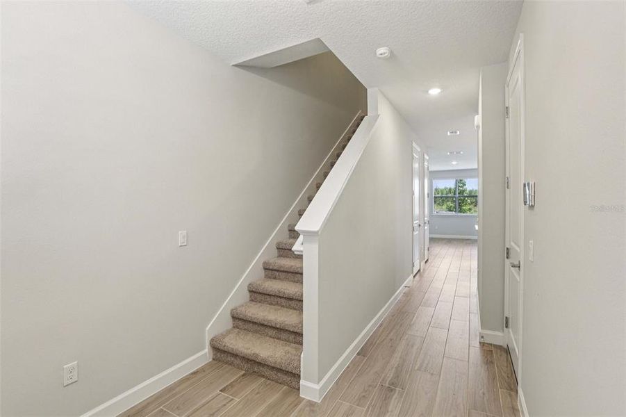 Spacious, unfurnished interior of a new home in , Tampa (Image 10).