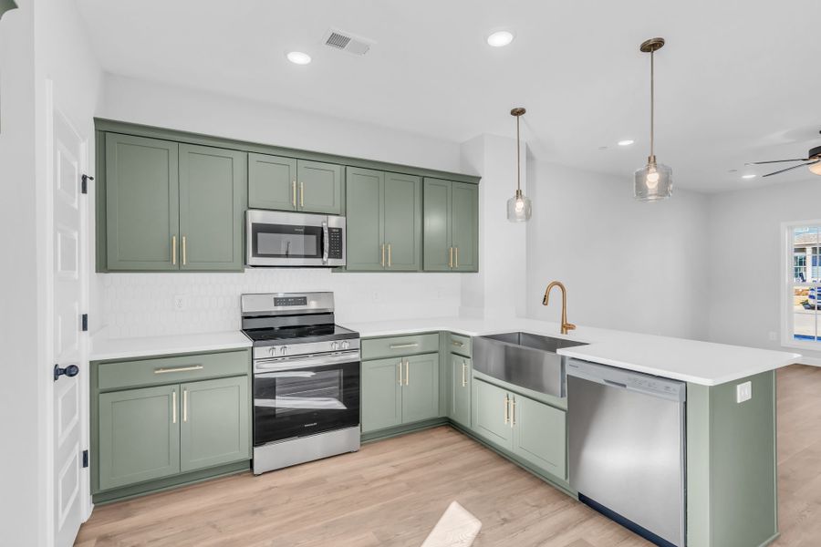Furnished interior view inside a new home in Oxford Station, Gallatin (Image 8).