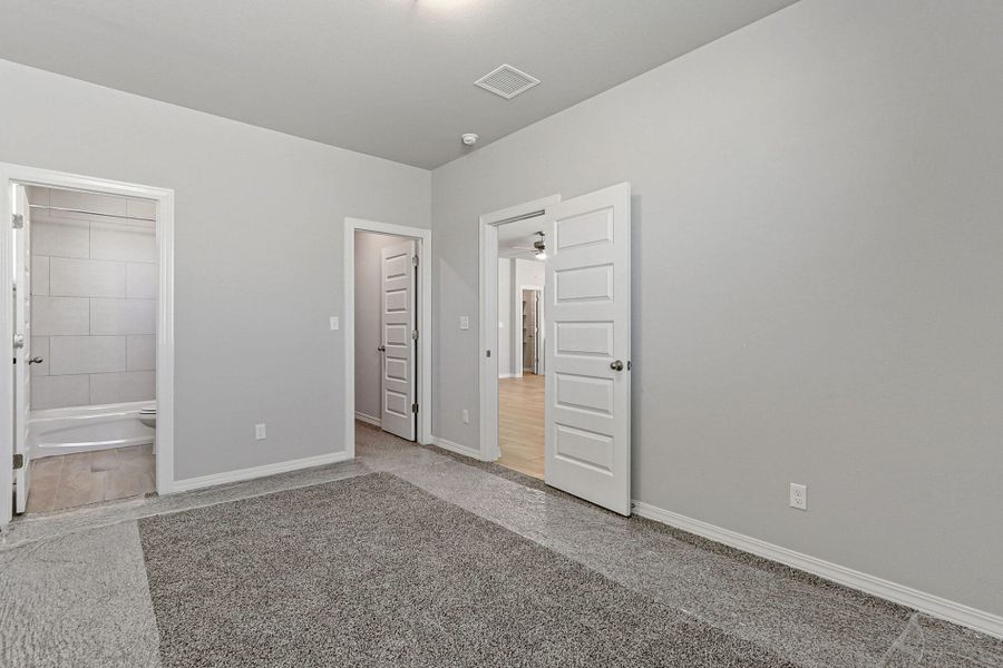 Spacious, unfurnished interior of a new home in Emerald Estates, Horizon City (Image 28). Spacious, unfurnished interior of a new home in Emerald Estates, Horizon City (Image 28).