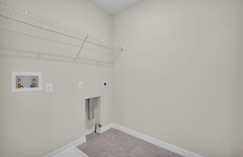 Representative unfurnished interior of a home built from the Morris by Pulte Homes in Murray Farms, Middleburg (Image 22).