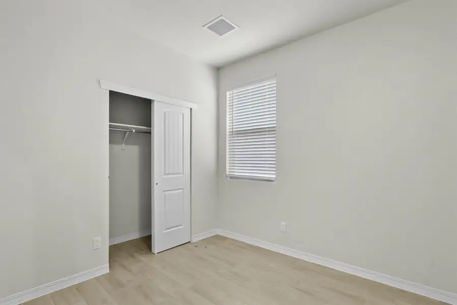Spacious, unfurnished interior of a new home in Verdancia, Horizon City (Image 23).