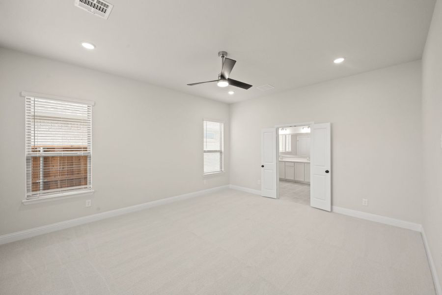 Spacious, unfurnished interior of a new home in Creekview Meadows, Pilot Point (Image 14).