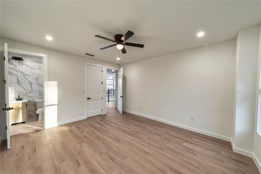 Spacious, unfurnished interior of a new home in , Dallas (Image 36).