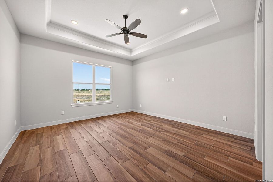 Spacious, unfurnished interior of a new home in Boehme Ranch, Castroville (Image 23).