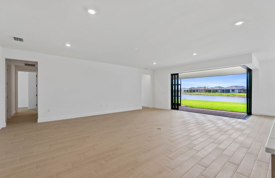 Spacious, unfurnished interior of a new home in Del Webb Naples, Ave Maria (Image 12).