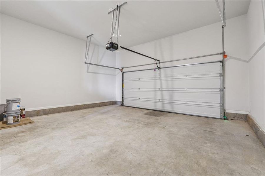 Spacious, unfurnished interior of a new home in , Dallas (Image 33).