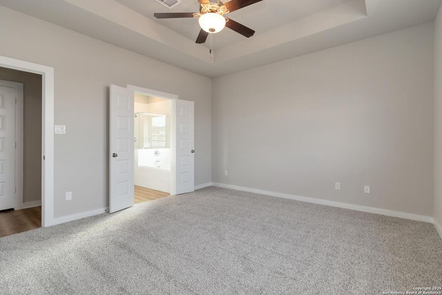 Spacious, unfurnished interior of a new home in Hunters Ranch, San Antonio (Image 22). Spacious, unfurnished interior of a new home in Hunters Ranch, San Antonio (Image 22).