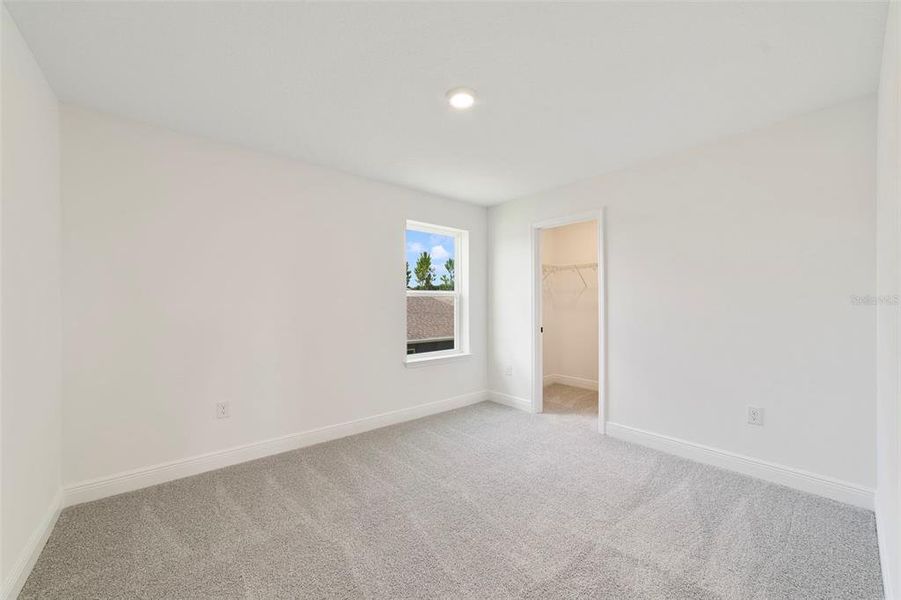 Spacious, unfurnished interior of a new home in Vintner Reserve, Clermont (Image 20).