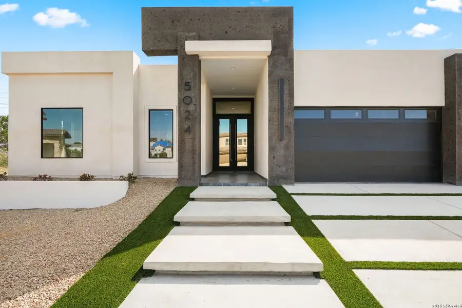 Exterior details and patio area of a home in , El Paso (Image 27).